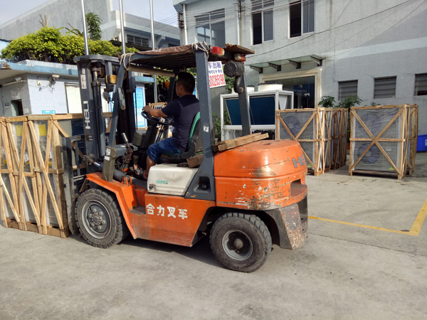 清華王牌煤改電發貨