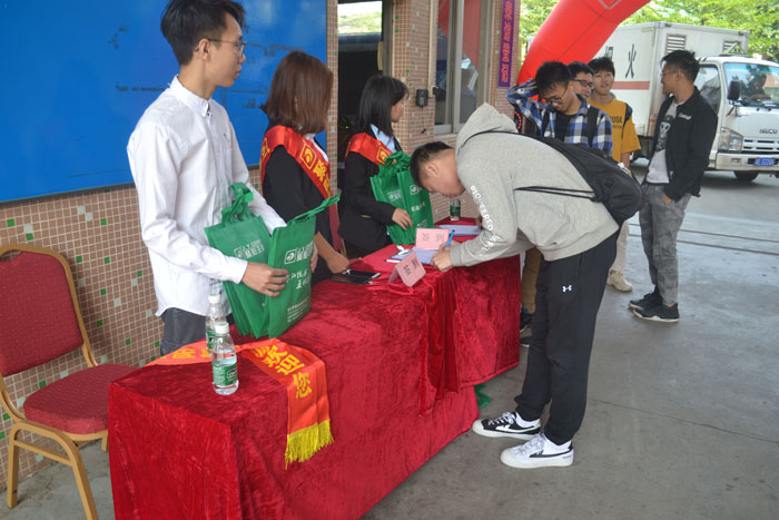 海洋大學建筑環境與能源應用工程專業學生到聚陽公司參觀學習交流